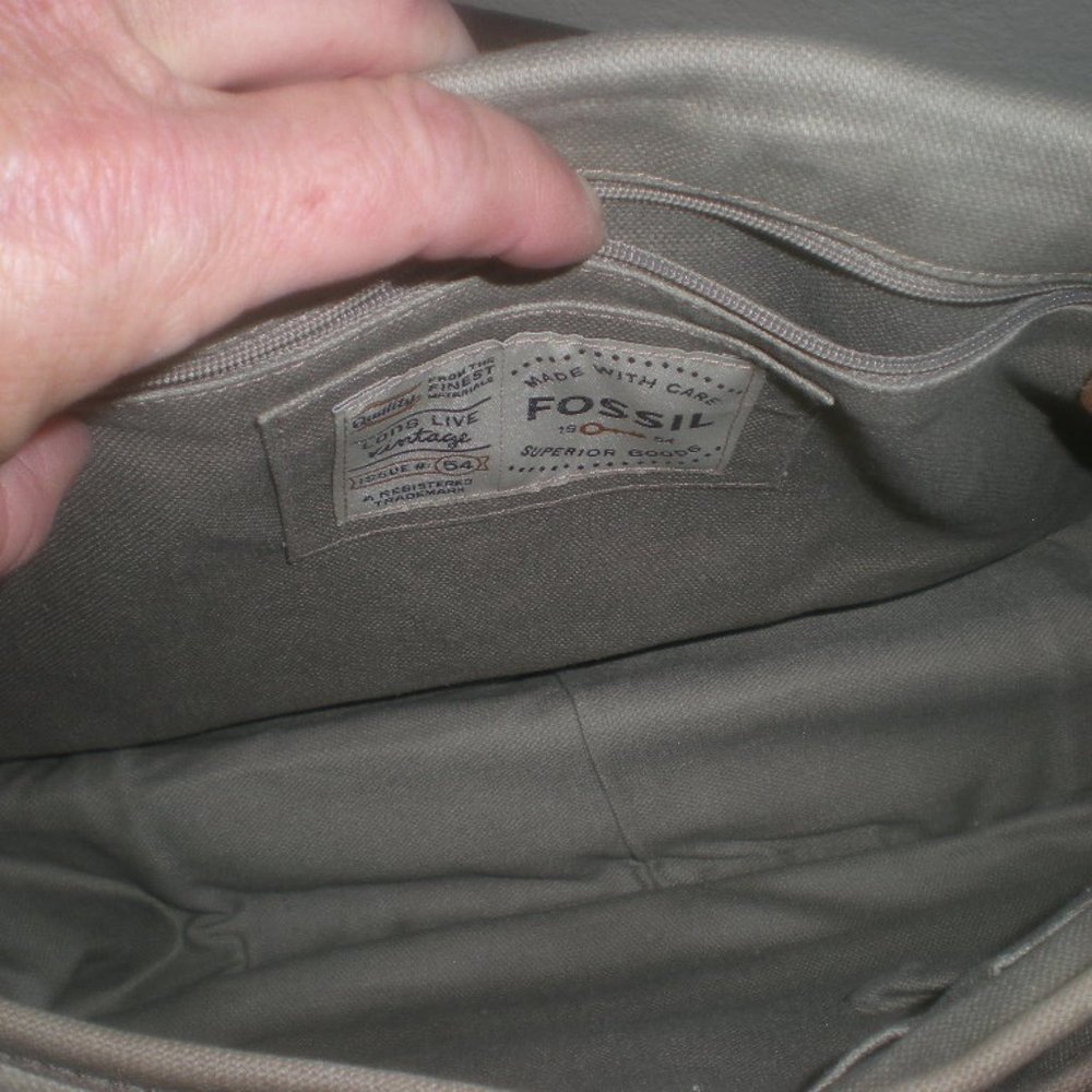 Fossil Brand Computer Electronics Book Bag Messen… - image 8